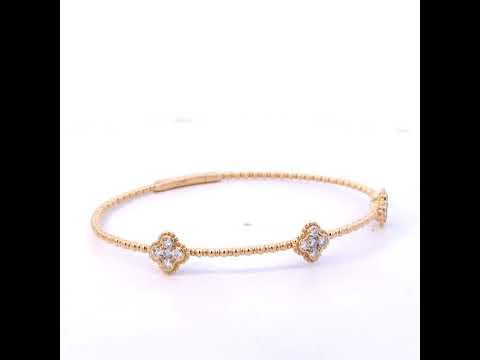 Rotating video showing the jewelry item