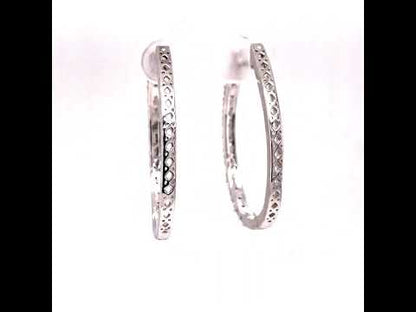 Rotating video showing the jewelry item