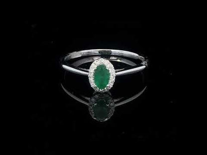 Rotating video showing the jewelry item