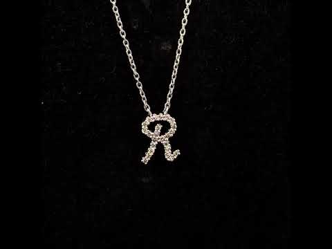 Rotating video showing the jewelry item