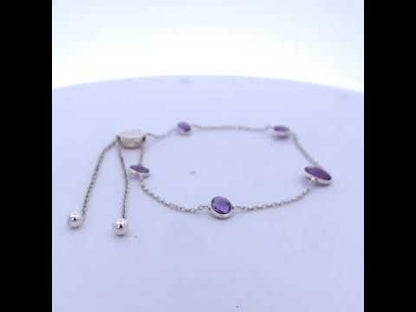 Rotating video showing the jewelry item