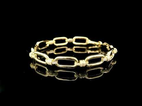 Rotating video showing the jewelry item
