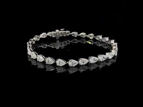 Rotating video showing the jewelry item