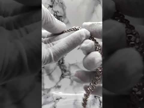 Rotating video showing the jewelry item