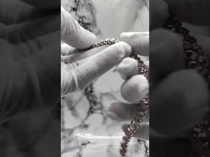 Rotating video showing the jewelry item