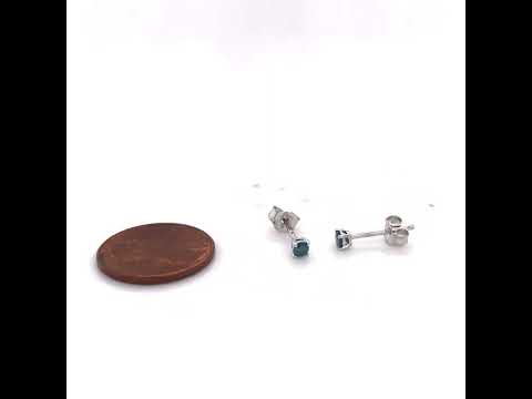 Rotating video showing the jewelry item