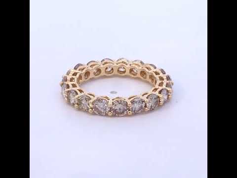 Rotating video showing the jewelry item