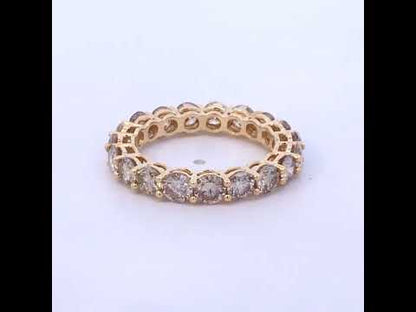 Rotating video showing the jewelry item