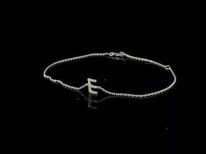 Rotating video showing the jewelry item