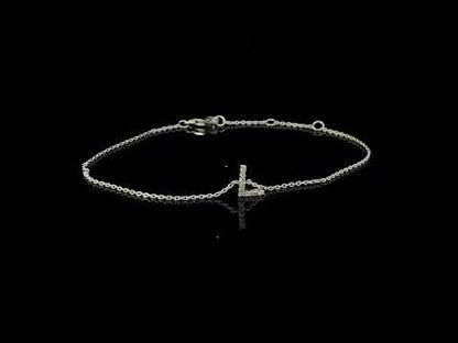 Rotating video showing the jewelry item