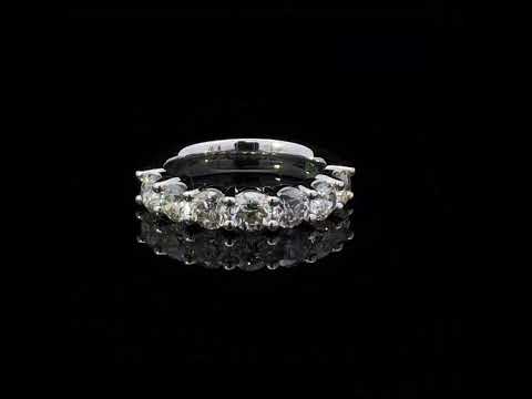 Rotating video showing the jewelry item