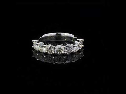 Rotating video showing the jewelry item
