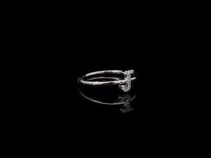 Rotating video showing the jewelry item