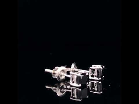 Rotating video showing the jewelry item