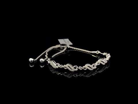 Rotating video showing the jewelry item