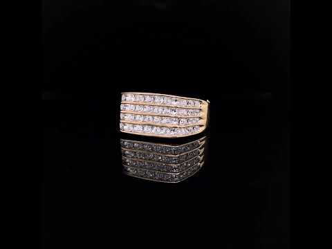 Rotating video showing the jewelry item