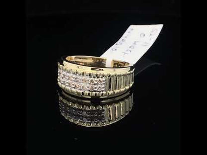 Rotating video showing the jewelry item