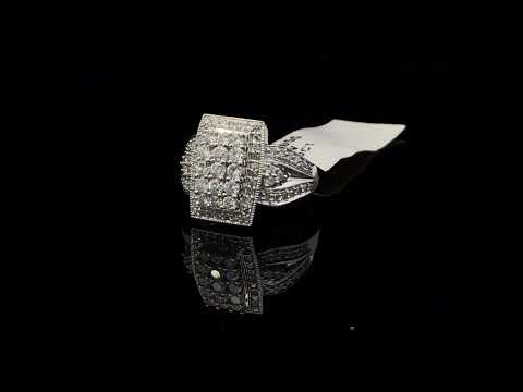 Rotating video showing the jewelry item