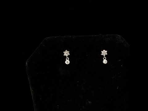 Rotating video showing the jewelry item