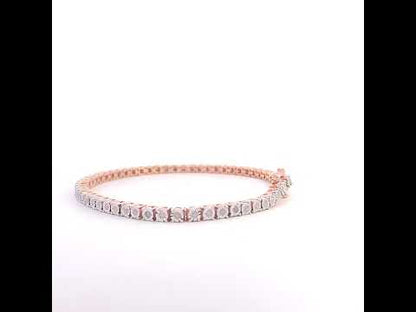 Rotating video showing the jewelry item