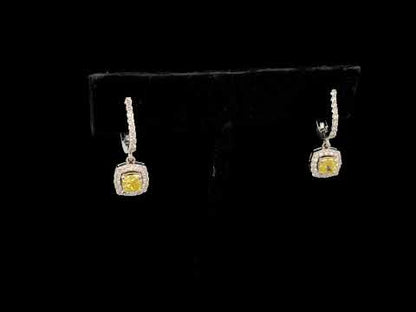 Rotating video showing the jewelry item