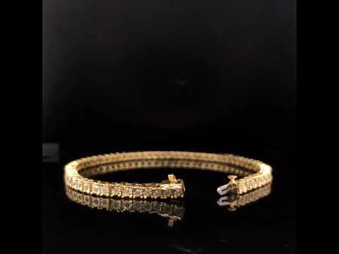 Rotating video showing the jewelry item