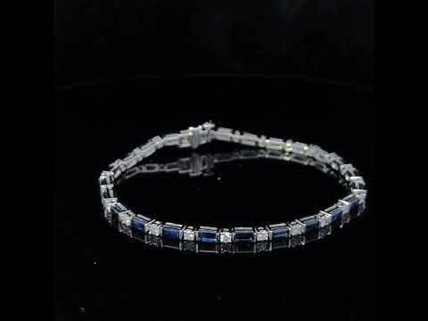 Rotating video showing the jewelry item