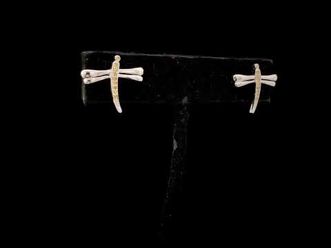 Rotating video showing the jewelry item