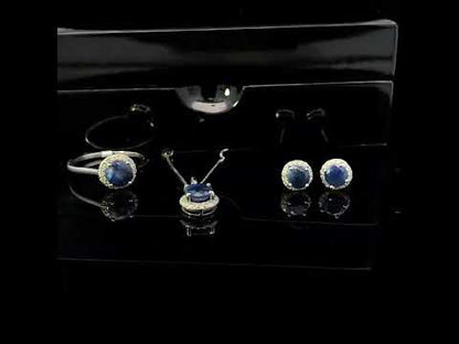 Rotating video showing the jewelry item