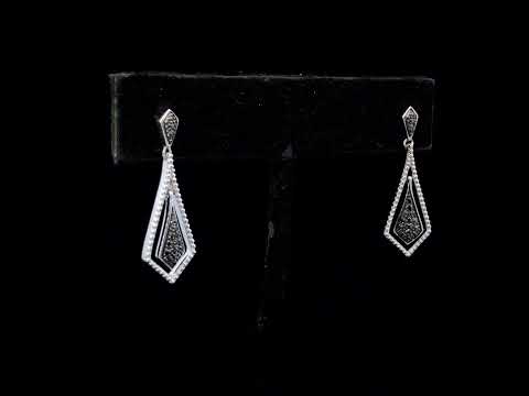 Rotating video showing the jewelry item