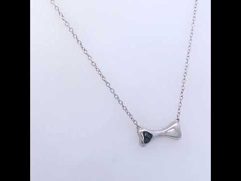 Rotating video showing the jewelry item