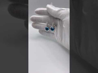 Rotating video showing the jewelry item