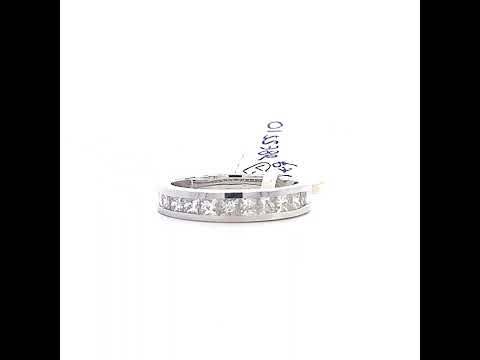 Rotating video showing the jewelry item