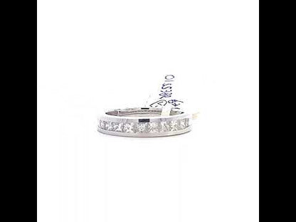 Rotating video showing the jewelry item