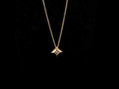 Rotating video showing the jewelry item