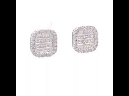 Rotating video showing the jewelry item