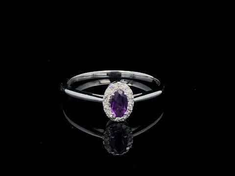 Rotating video showing the jewelry item