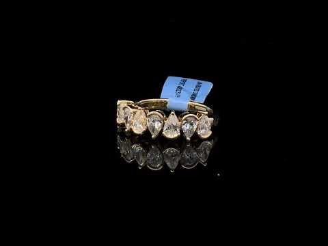 Rotating video showing the jewelry item