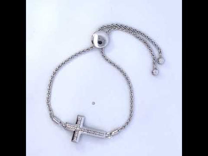 Rotating video showing the jewelry item