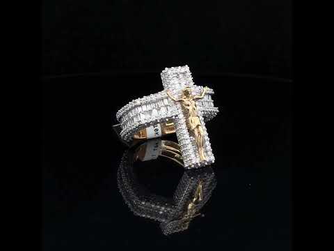 Rotating video showing the jewelry item