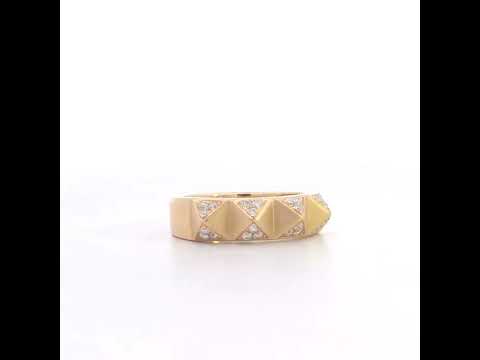 Rotating video showing the jewelry item