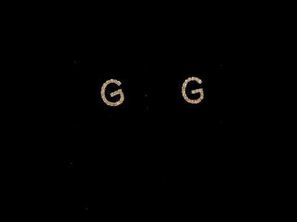 Rotating video showing the jewelry item