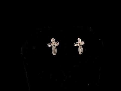 Rotating video showing the jewelry item