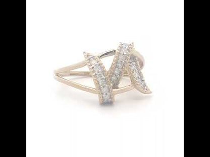 Rotating video showing the jewelry item