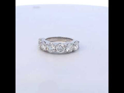 Rotating video showing the jewelry item