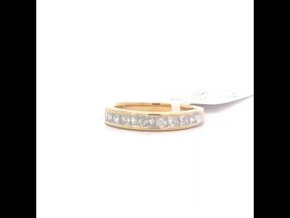 Rotating video showing the jewelry item