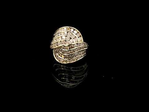 Rotating video showing the jewelry item
