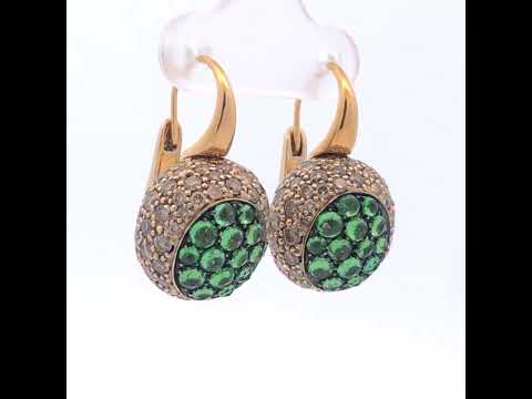 Rotating video showing the jewelry item