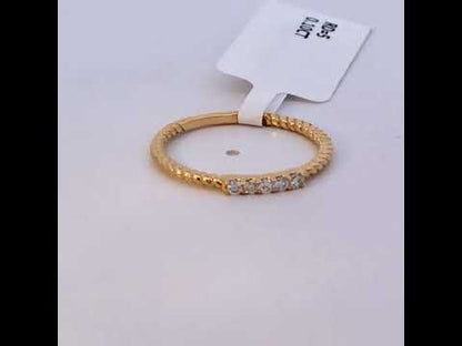 Rotating video showing the jewelry item