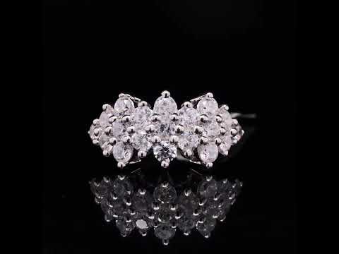 Rotating video showing the jewelry item